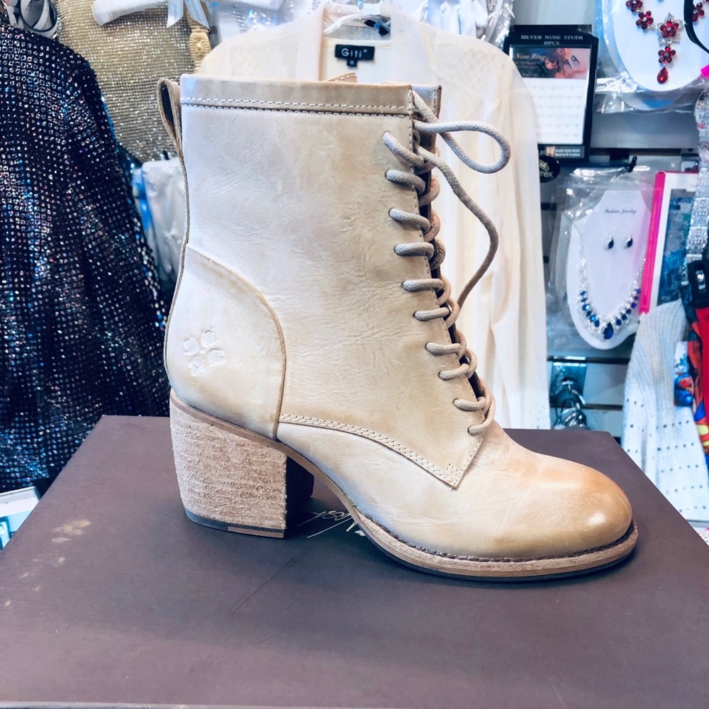 Patrica Nash Bootie- NWT- Ivory